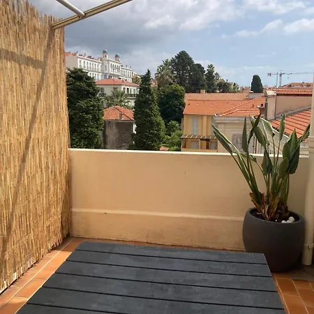 Lägenhet Avec Terrase Dans Le Centre *