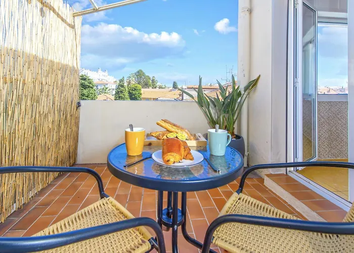 Avec Terrase Dans Le Centre *